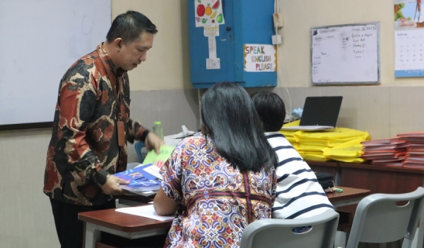 Pembagian Raport yang Penuh Kekeluargaan.