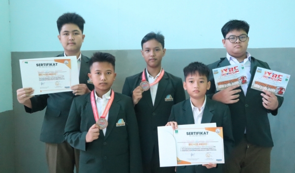 Prestasi Gemilang SMP Paramount School Palembang di Ajang 10th Indonesian Youth Robotic Competition (IYRC) 2025